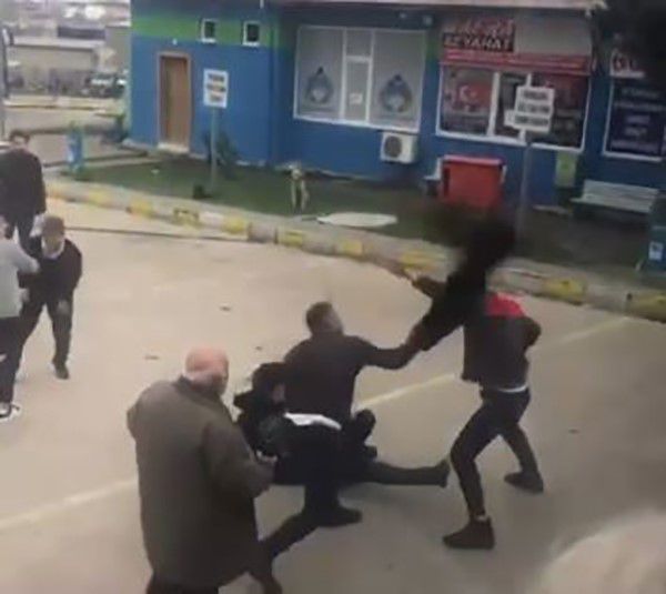 Fazla bagaj ücreti kavgası kanlı bitti: Otobüs şoförü 3 kişiyi bıçakladı
