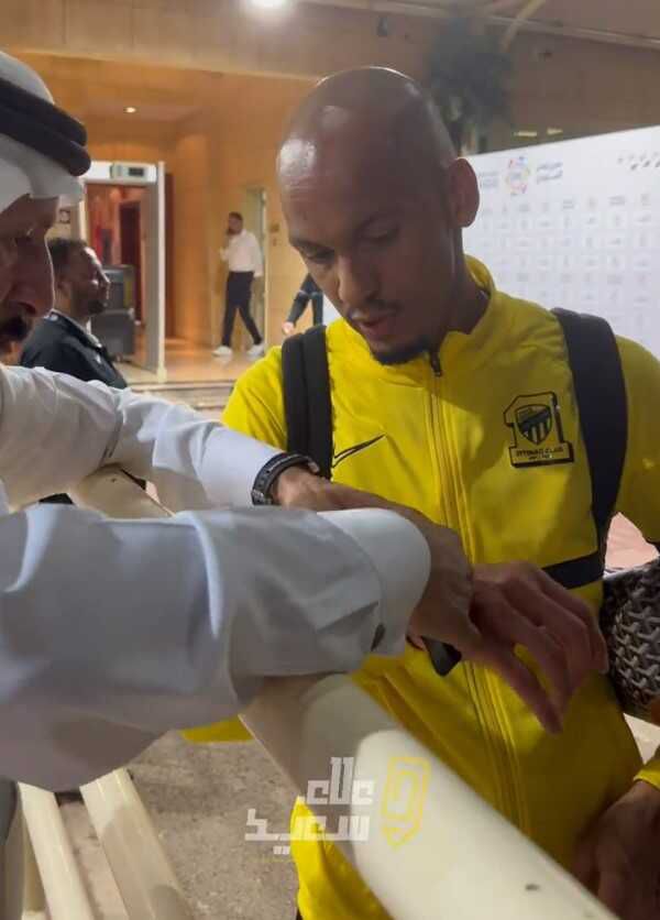 Suudi Arabistan'da gazeteciler bile milyarder! Dünyaca ünlü futbolcu maç sonu aldığı hediyeye inanamadı