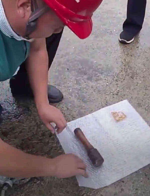 20 yıl boyunca çekiç olarak kullandığı alet Vietnam Savaşı'ndan kalma bir el bombası çıktı