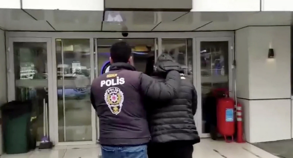 Papara operasyonunun görüntüleri! Balya balya para çıktı