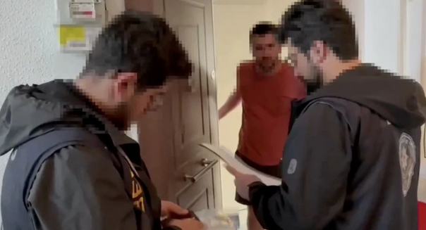 Papara operasyonunun görüntüleri! Balya balya para çıktı