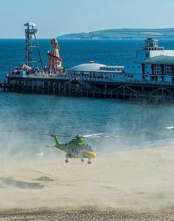 Vicdanlar susmuş! Boğulan çocukları kurtarmaya çalışan doktoru kayda alıp dalga geçtiler