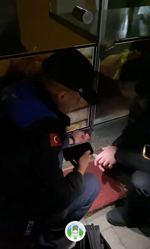Ayaklarıyla hamur yoğurdu