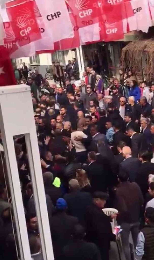 Yerel Seçimler Öncesi Manisa Büyükşehir Belediye Başkanı Cengiz Ergün'e Vatandaşlardan Ağır Eleştiri