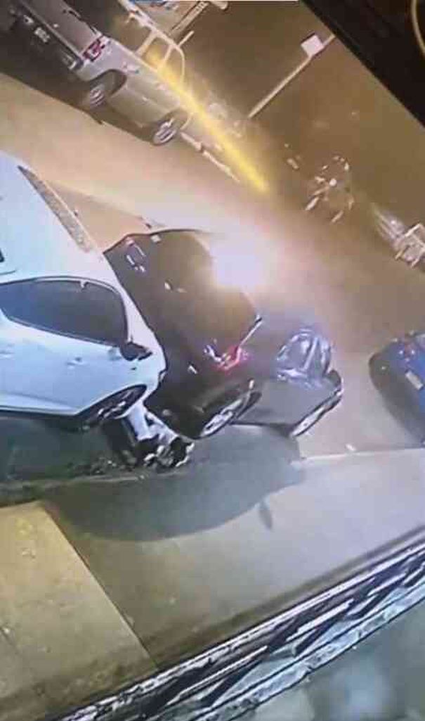 ABD'de kan donduran olay! Kemerle boğup bayılttığı kadına arabaların arasında tecavüz etti