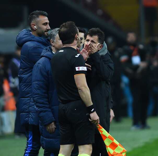 Sahayı birbirine kattı! Emre Belözoğlu, Galatasaray maçında kırmızı kart gördü