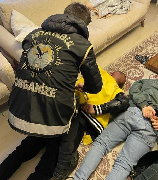 İstanbul'daki lüks siteyi silah zoruyla ele geçirmişler! 212 daire 800'den fazla kişiye satıldı, mağdurlar isyan etti