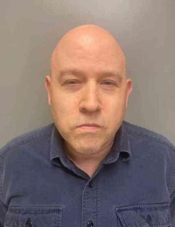 Yüksek sesle horlayan komşusunun burun ameliyat masrafını karşılamak istedi, kabul etmeyince öldürdü