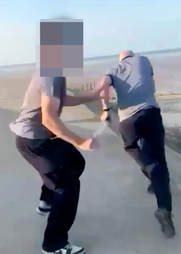 Bir grup genç, 'pedofil' dedikleri adamı döverek öldürdü