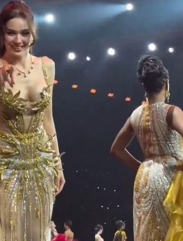 Ülkemizi temsil eden Ceren Arslan'ın Türk bayrağı almasına izin verilmedi