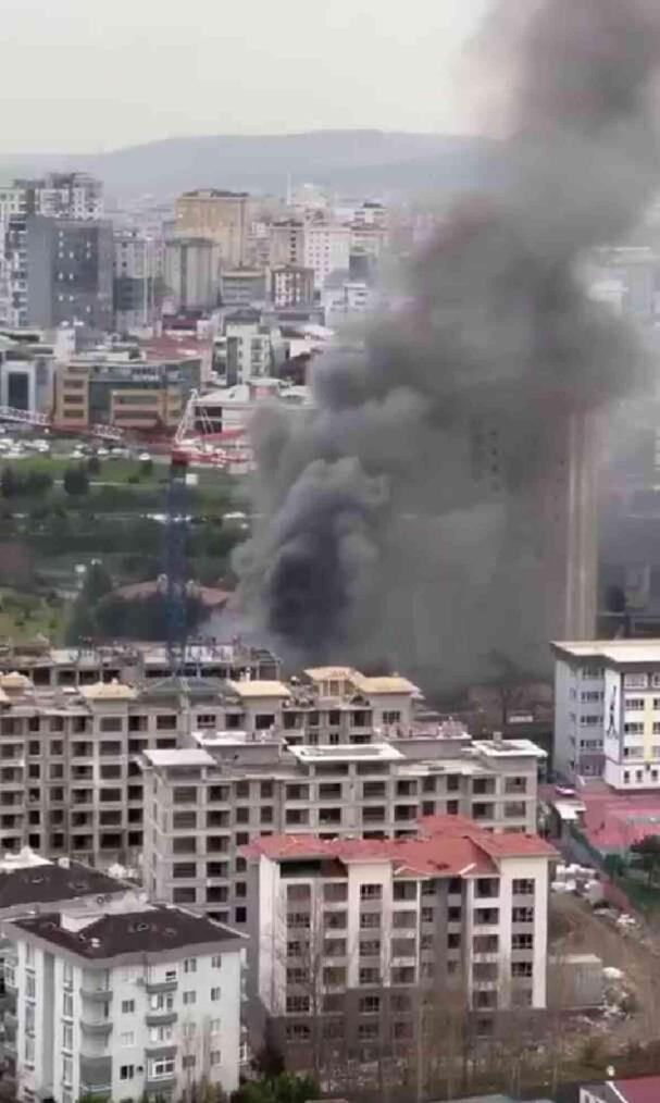 Ataşehir'de işçilerin kaldığı konteynerlerde yangın! Ekipler olay yerine sevk edildi