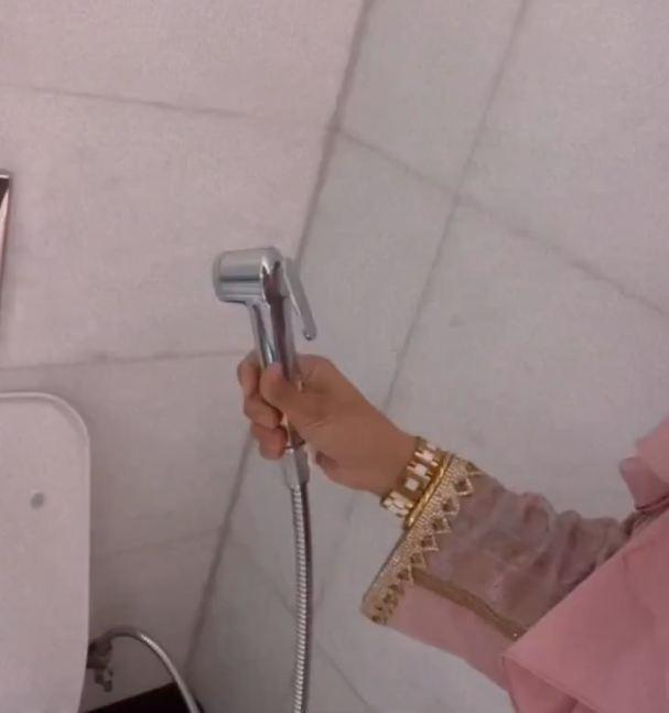 Mekke'de tuvalette gördüğü şeye hayran kaldı: Türkiye'deki evime de yaptıracağım