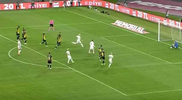 Messi ve Suarez'e özendiler! Tüm Türkiye Kerem'le Icardi'nin penaltısını konuşuyor