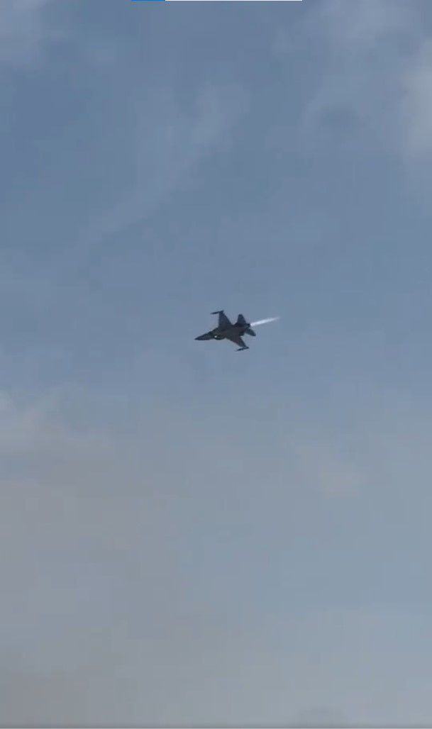 Polonya'da F-16 savaş uçağı düştü