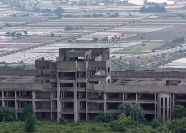 İmece usulü yapılan dev hastane çürümeye terk edildi