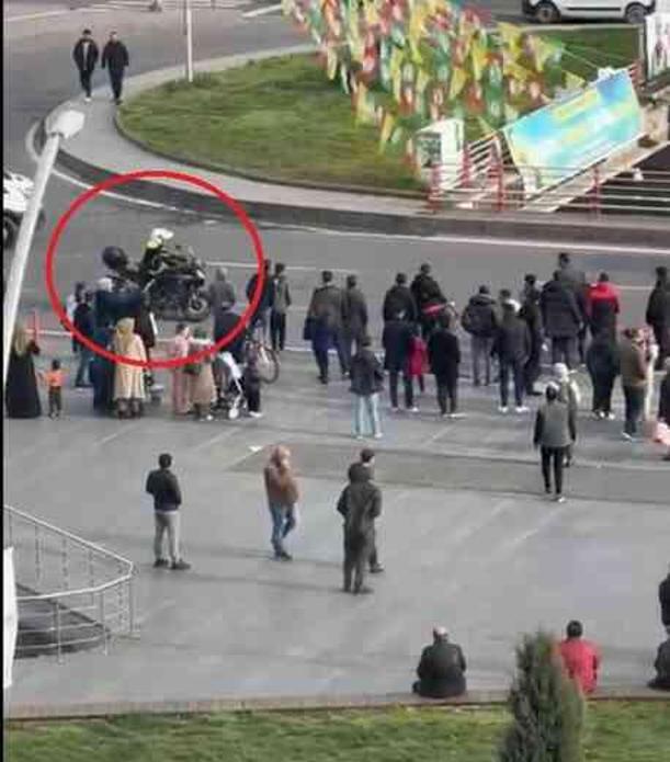 Tartıştığı polislerin üzerine otomobil sürüp, bir kişiye çarparak kaçtı