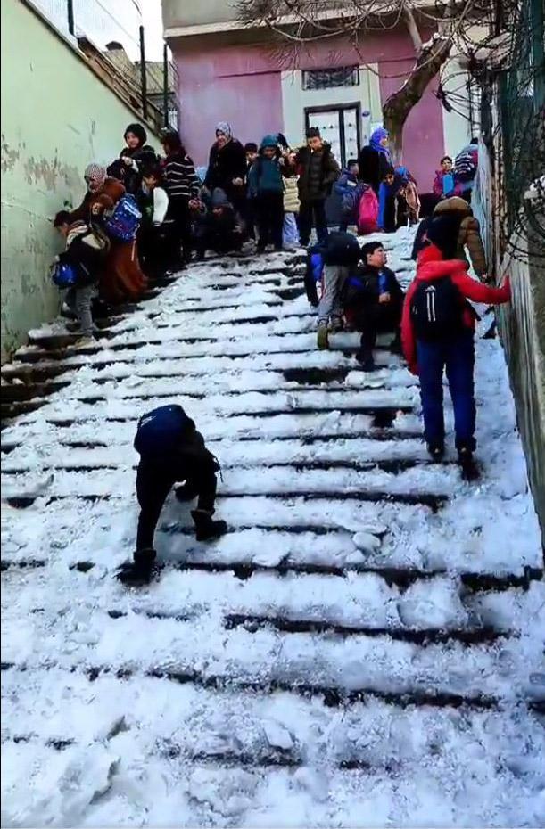 Okul merdiveni buz pistine döndü, Şahinbey Belediyesi uyuyor