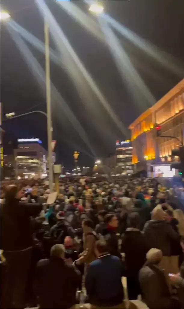 Bulgaristan alev alev! On binlerce kişi sokaklara döküldü