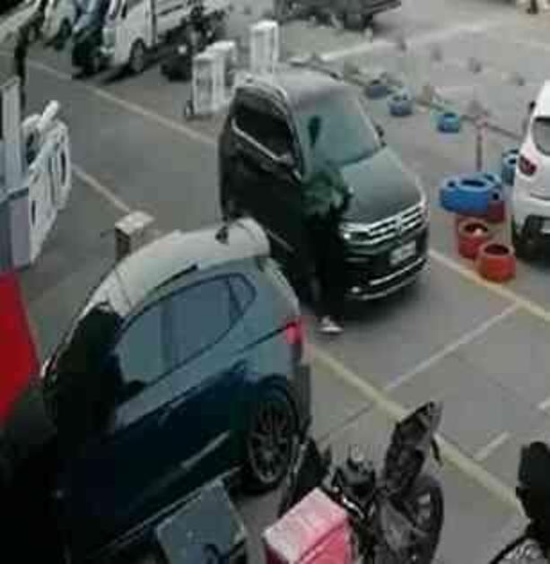 Otomobille ayağını ezdiği kişinin hastane masraflarını ödemeyi reddedince öldürüldü