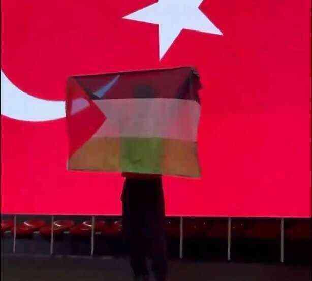 Avrupa Wushu Kung Fu Federasyonu, kürsüde Filistin bayrağı açan Necmettin Erbakan Akyüz'e soruşma açtı