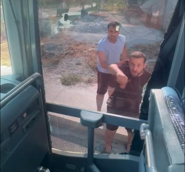 Didim'de Tur Otobüsüne Taşlı Saldırı: 5 Şüpheli Tutuklandı