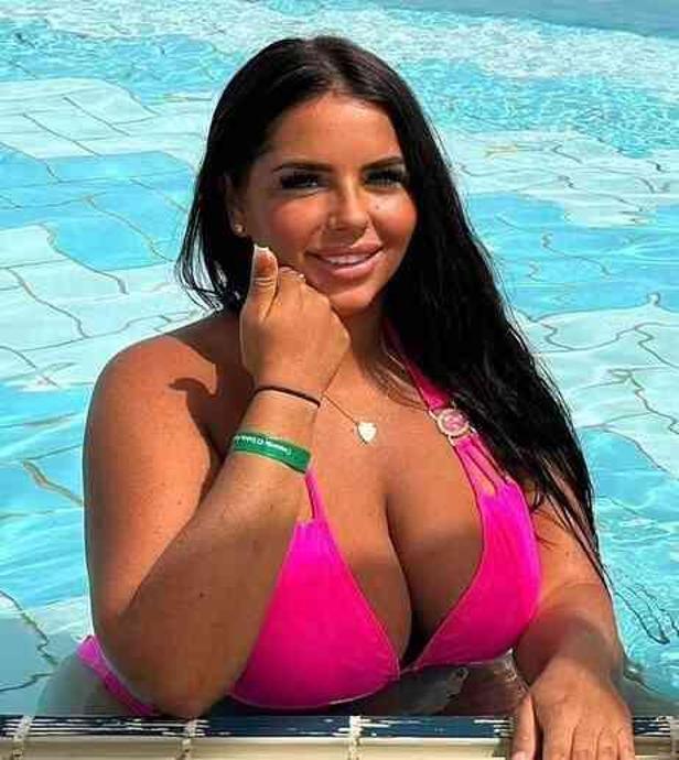 Göğüs dikleştirme operasyonu geçiren İngiliz modelin göğüs uçları çürüdü