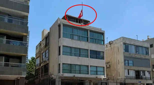 Türkiye'nin Tel Aviv'deki büyükelçiliğinde bayrak yarıya indirildi, İsrail ile diplomatik kriz çıktı