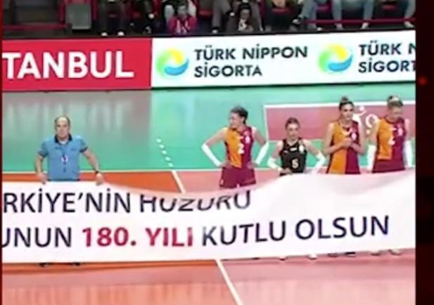 İlkin Aydın ne yaptı? İlkin Aydın pankartı neden tutmadı?