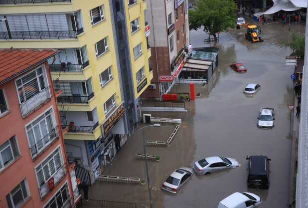 Sel felaketi sonrası eleştirilen hedefi olan Mansur Yavaş, kendini böyle savundu: Eski yönetimin son dört yılına göre 2 kattan fazla yatırım yaptık