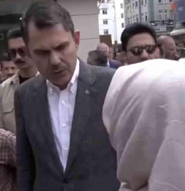 Kurum'un konuşması protestolarla kesildi! Kandıra köylüleri 'Çöp tesisi istemiyoruz' sloganları attı