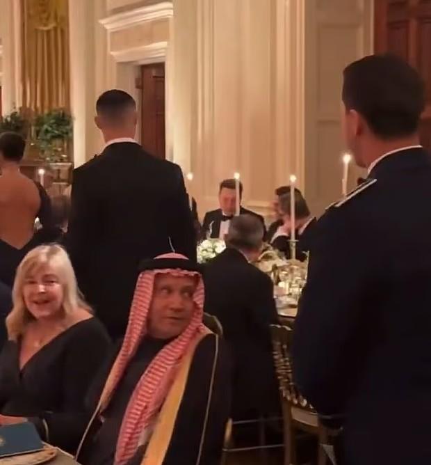 Beyaz Saray'da Ronaldo'ya sevgilisi eşlik etti: Tercih ettiği elbise göz kamaştırdı