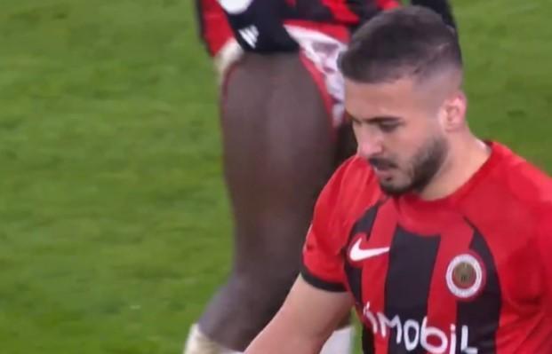Kadıköy'de inanılmaz anlar! Tüm stat ayakta alkışladı