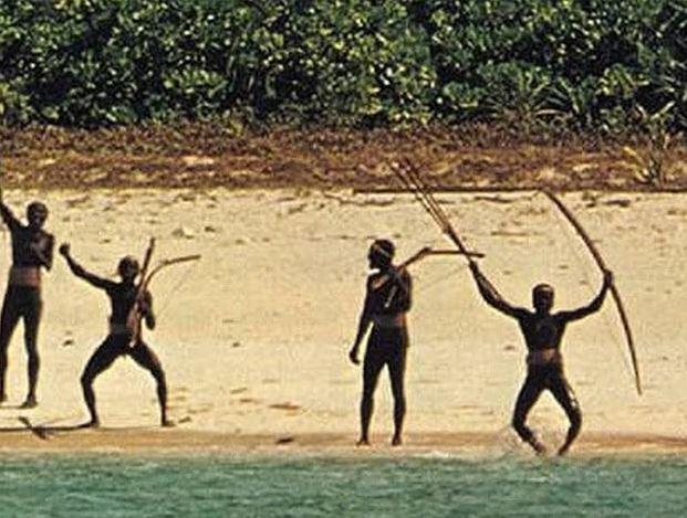 İzole kabileye kola hediye eden turist, tutuklandı