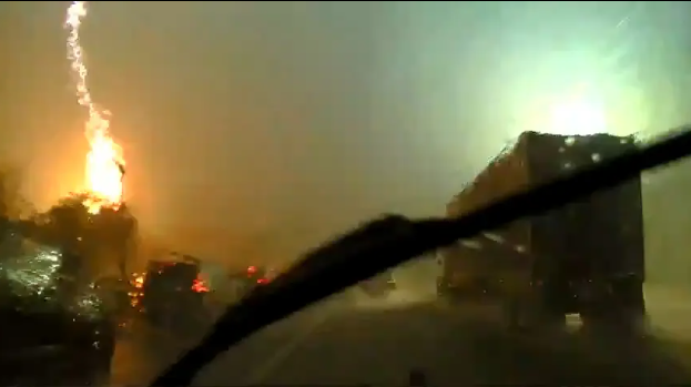 Otoyolda yıldırım dehşeti: Ortalık bir anda cehenneme döndü!