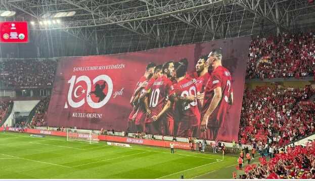 Tüyler diken diken! Türkiye-Galler maçında görsel şov