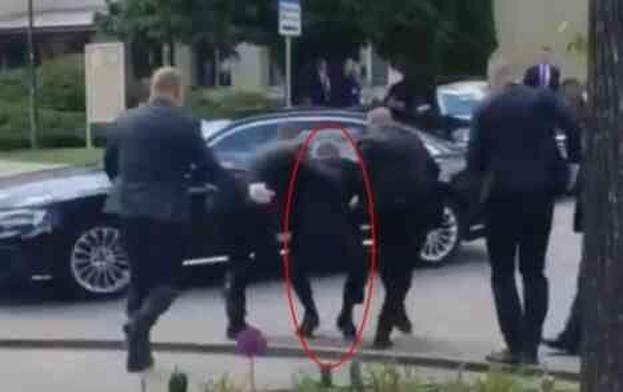 Slovakya Başbakanı Robert Fico silahlı saldırıya mı uğradı? İşte Robert Fico'nun yaşadığı panik anları...