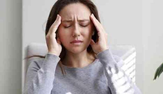MİGREN NEDEN OLUR? Migren belirtileri neler, nasıl geçer?