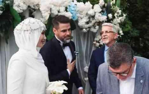 GAMZE ÖZÇELİK KİMLE EVLENDİ? Gamze Özçelik'in eşi Reshad Strik kim, nereli, kaç yaşında?