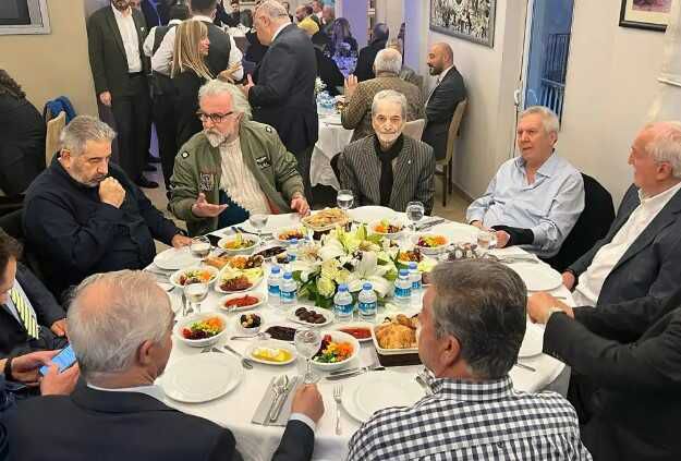 Aziz Yıldırım iftar yemeğinde ortaya çıktı! Elinin son halini görenlerin hepsi aynı dileği diledi