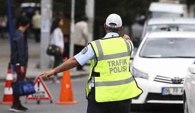 EHLİYETSİZ ARAÇ KULLANMA CEZASI 2024! #10060 Ehliyetsiz araç kullanma cezası ne kadar?