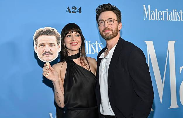 Dakota Johnson, aşk hayatı ile ilgili soruya küfür ederek cevap verdi