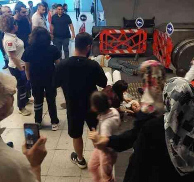İzmir Metrosu'nda yürekler ağza geldi! Ters yöne hareket eden yürüyen merdivende 11 kişi yaralandı