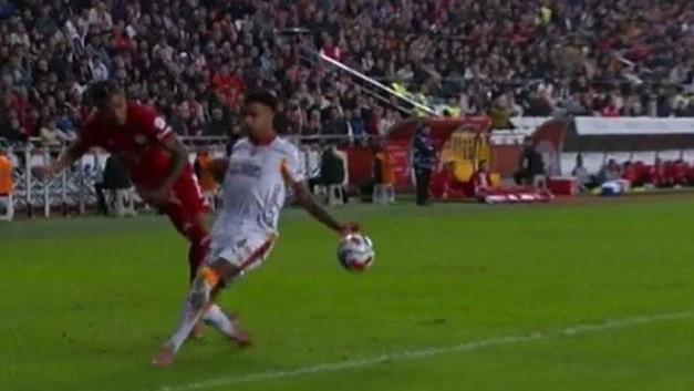 beIN Trio, Antalyaspor'un Galatasaray karşısında penaltı beklediği pozisyonu yorumladı