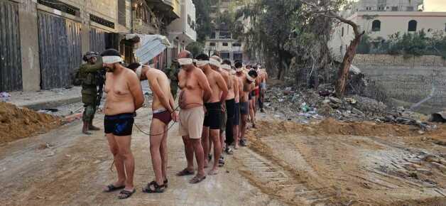 İsrail Ordusu Filistinlileri Yarı Çıplak ve Kelepçeli Şekilde Alıkoydu