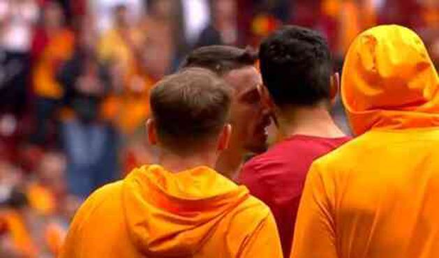 DEV DERBİDE KAVGA! Fenerbahçe - Galatasaray maçı kavgayı kim çıkardı, KİM KAVGA ETTİ? Olay ne, ne oldu?