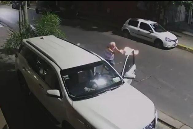 78 yaşındaki adam, kendisini soymaya çalışan 15 yaşındaki genci öldürdü