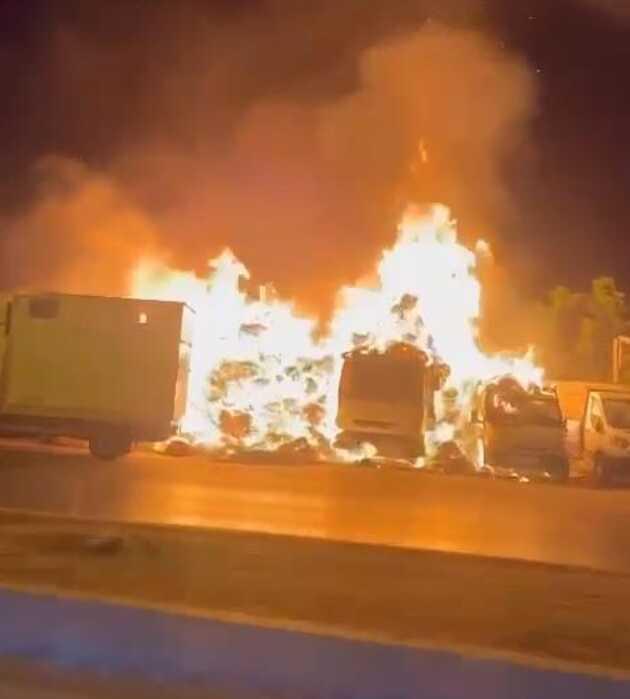 Bakırköy Veliefendi Hipodromu'nda Kamyonet Yangınları