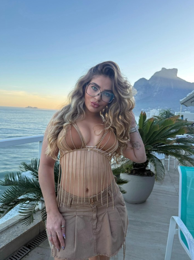 Futbolcu, sevgilisi ünlü modeli merdivene bağlayıp işkence etti