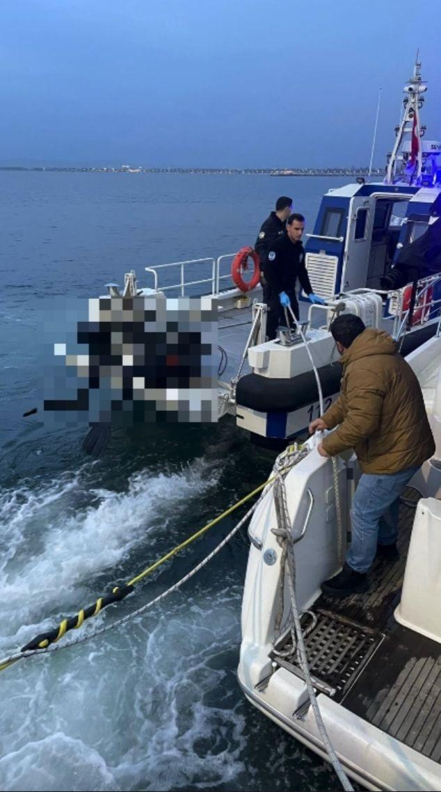 Balıkçılar, denizde dalgıç kıyafetli erkek cesedi buldu