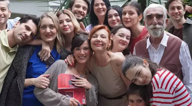 انتهى مسلسل القضاء الحائز على جائزة إيمي! وداع نجوم الأدوار الرئيسية أثار العاطفة.